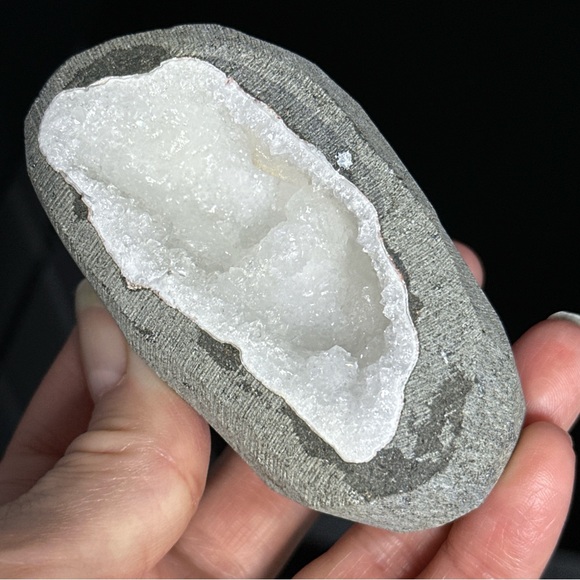 Apophyllite Druzy Geode - Picture 14 of 17